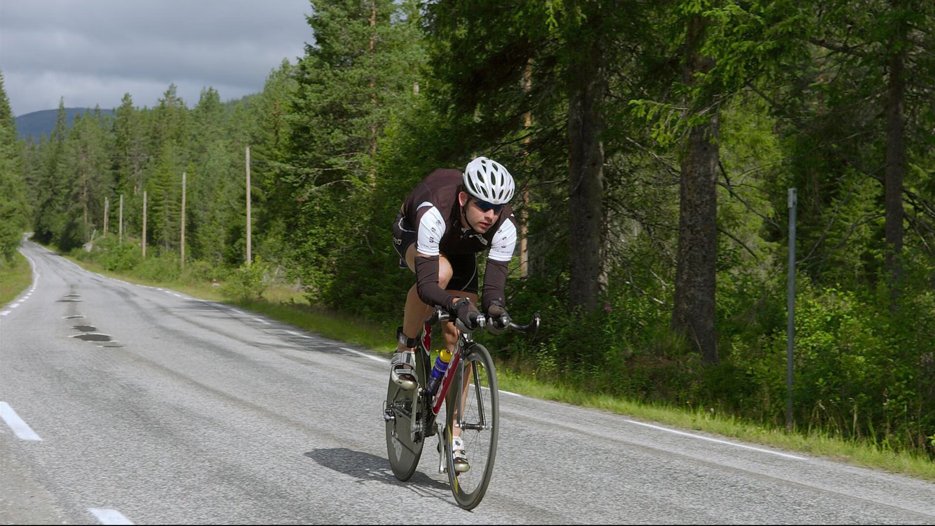 PG平台-当老鹰掀翻马刺，浓眉在欧冠半决赛的跨界统治力启示录